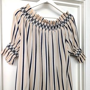 Stylish top with a loose fit